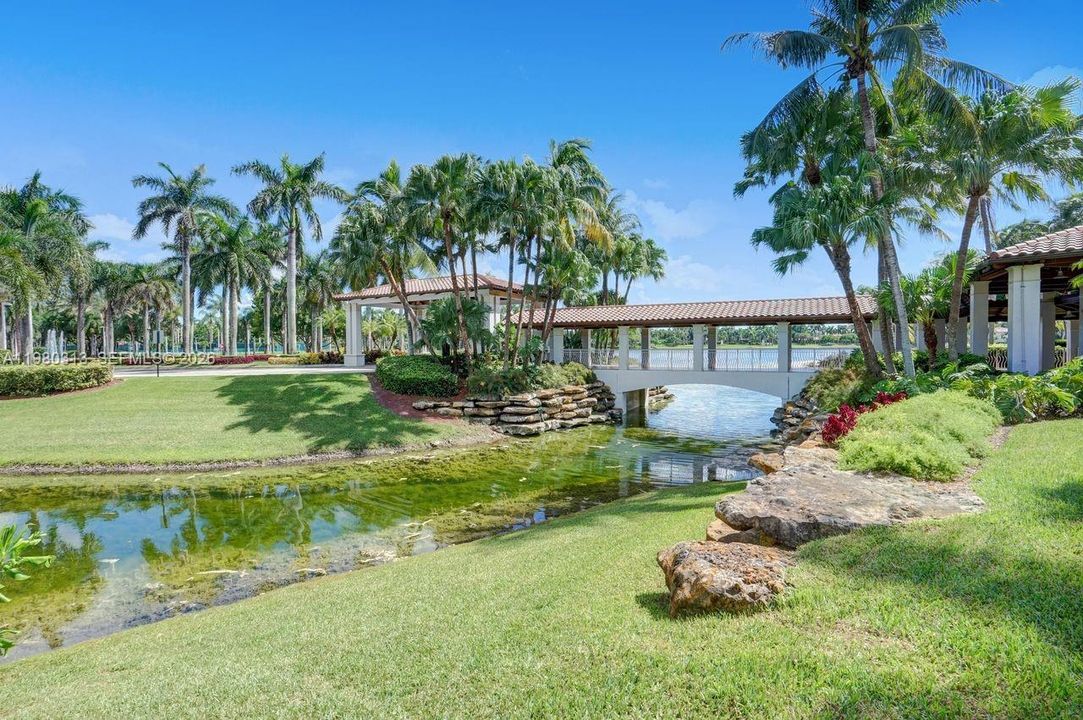 Activo con contrato: $1,575,000 (5 camas, 3 baños, 3052 Pies cuadrados)