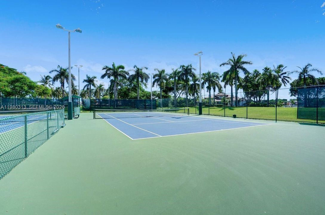 Activo con contrato: $1,575,000 (5 camas, 3 baños, 3052 Pies cuadrados)