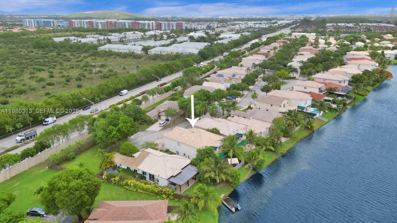 Activo con contrato: $1,575,000 (5 camas, 3 baños, 3052 Pies cuadrados)