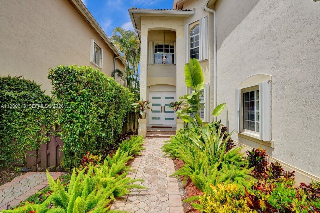 Activo con contrato: $1,575,000 (5 camas, 3 baños, 3052 Pies cuadrados)
