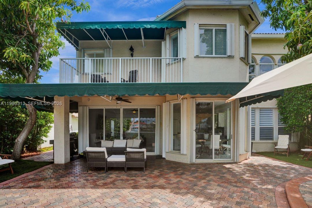 Activo con contrato: $1,575,000 (5 camas, 3 baños, 3052 Pies cuadrados)