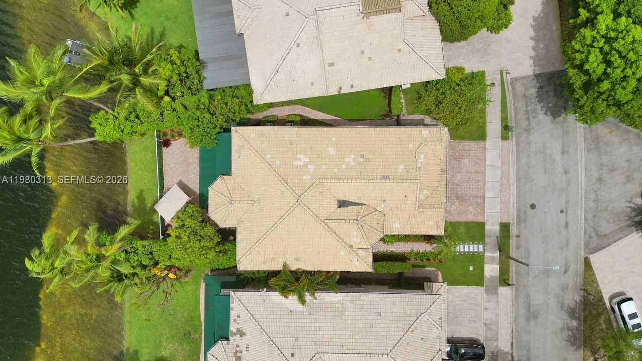 Activo con contrato: $1,575,000 (5 camas, 3 baños, 3052 Pies cuadrados)