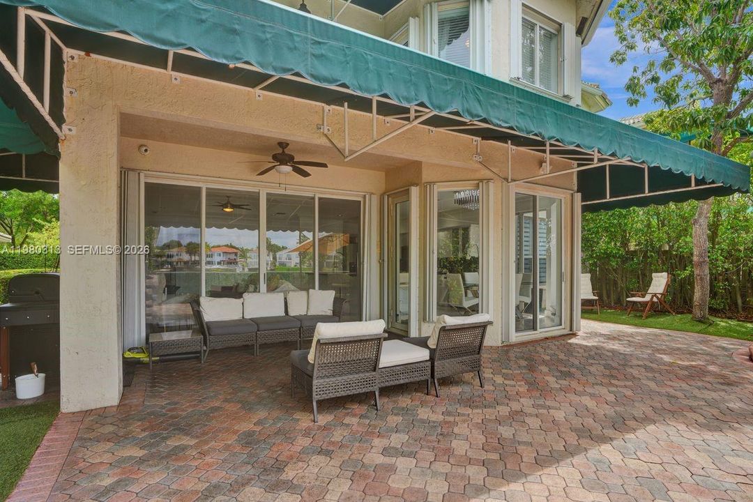 Activo con contrato: $1,575,000 (5 camas, 3 baños, 3052 Pies cuadrados)