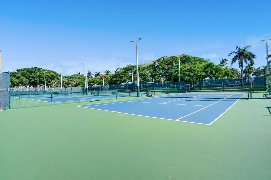 Activo con contrato: $1,575,000 (5 camas, 3 baños, 3052 Pies cuadrados)