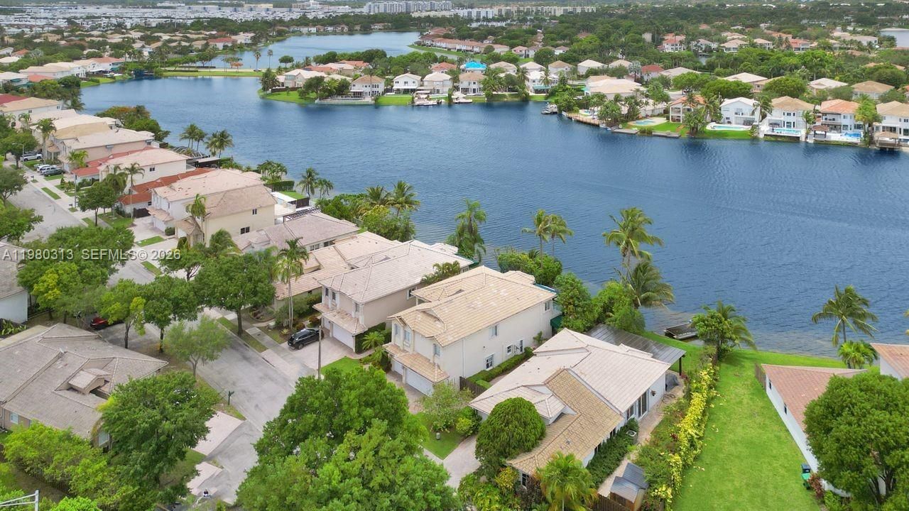 Activo con contrato: $1,575,000 (5 camas, 3 baños, 3052 Pies cuadrados)