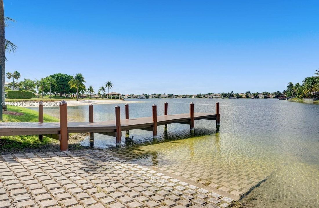 Activo con contrato: $1,575,000 (5 camas, 3 baños, 3052 Pies cuadrados)