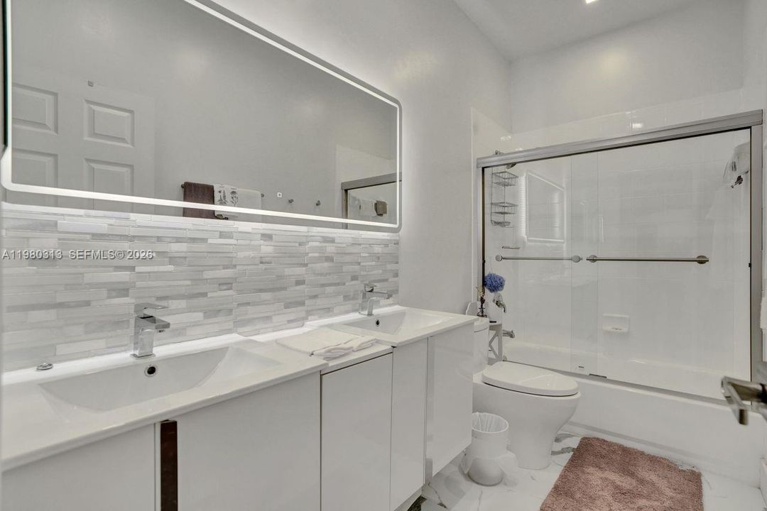 Activo con contrato: $1,575,000 (5 camas, 3 baños, 3052 Pies cuadrados)