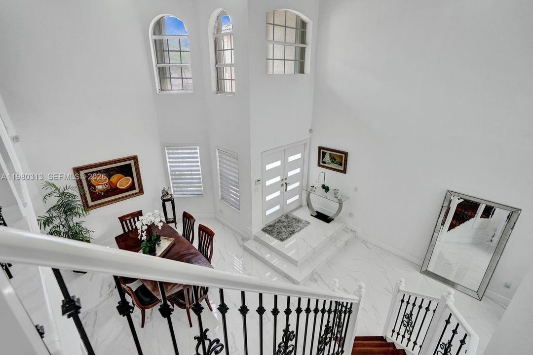 Activo con contrato: $1,575,000 (5 camas, 3 baños, 3052 Pies cuadrados)