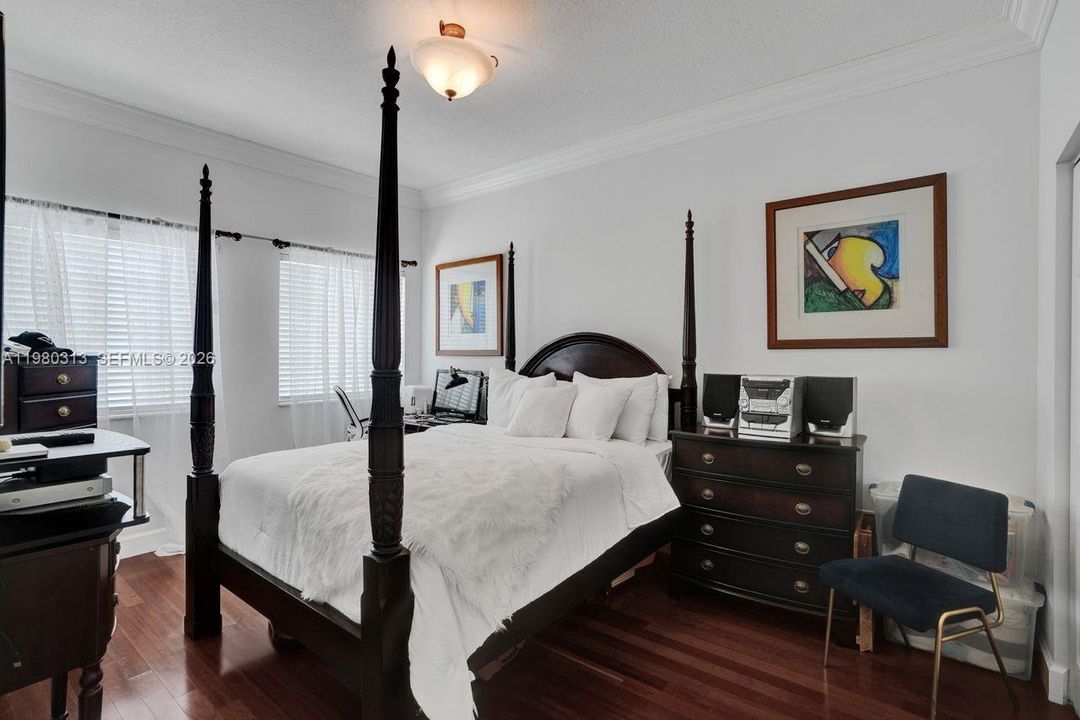 Activo con contrato: $1,575,000 (5 camas, 3 baños, 3052 Pies cuadrados)