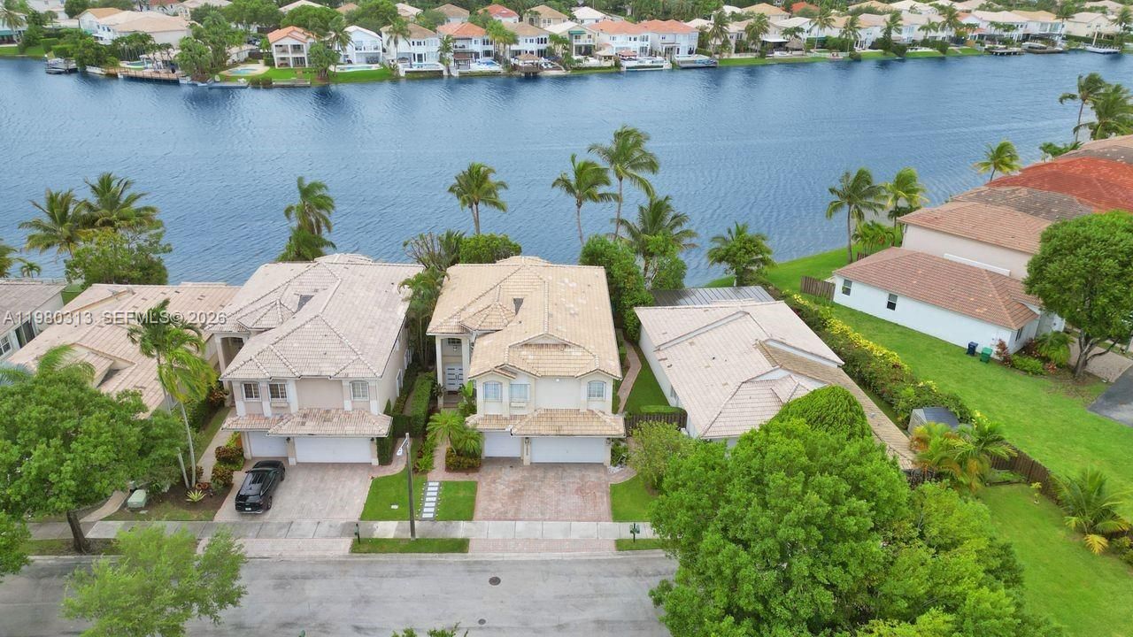 Activo con contrato: $1,575,000 (5 camas, 3 baños, 3052 Pies cuadrados)