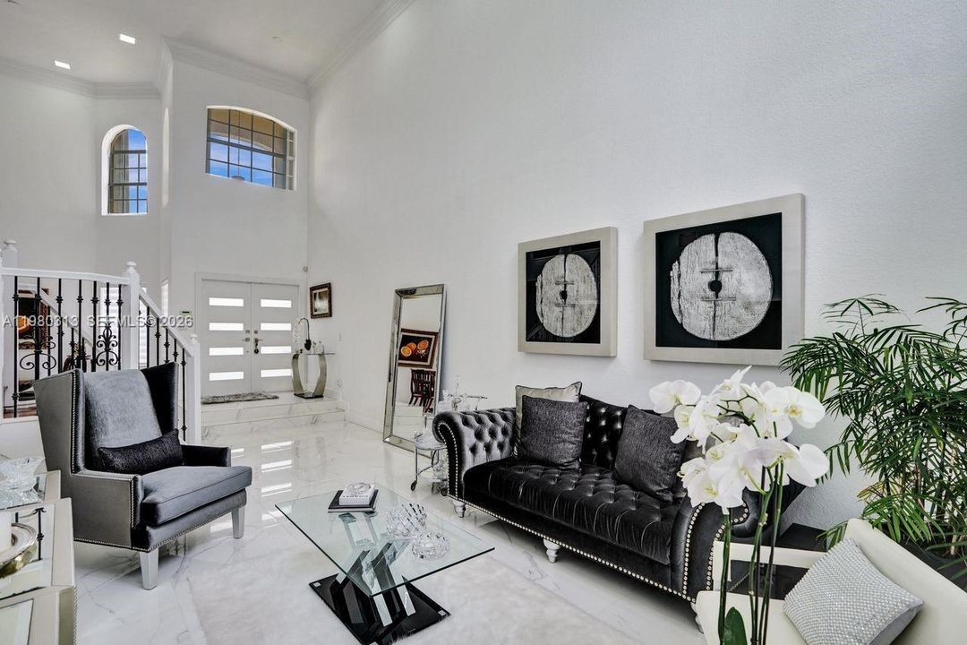 Activo con contrato: $1,575,000 (5 camas, 3 baños, 3052 Pies cuadrados)