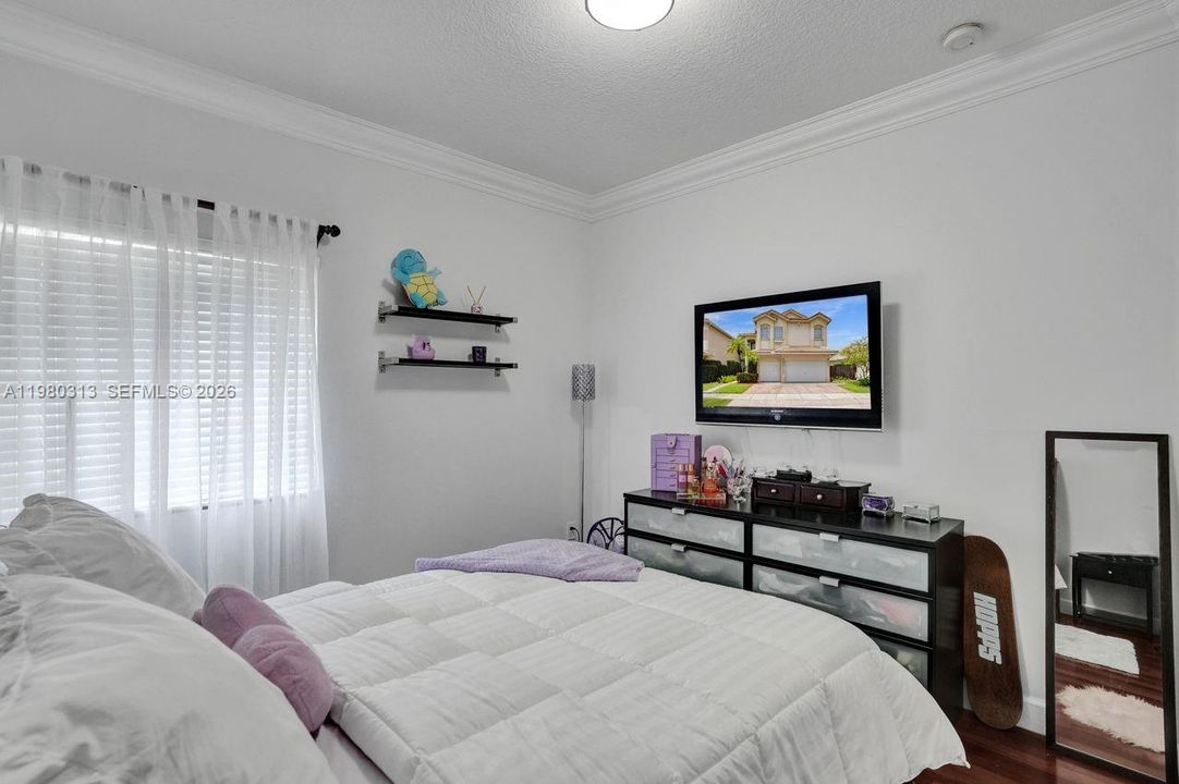 Activo con contrato: $1,575,000 (5 camas, 3 baños, 3052 Pies cuadrados)