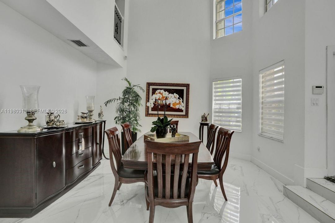 Activo con contrato: $1,575,000 (5 camas, 3 baños, 3052 Pies cuadrados)