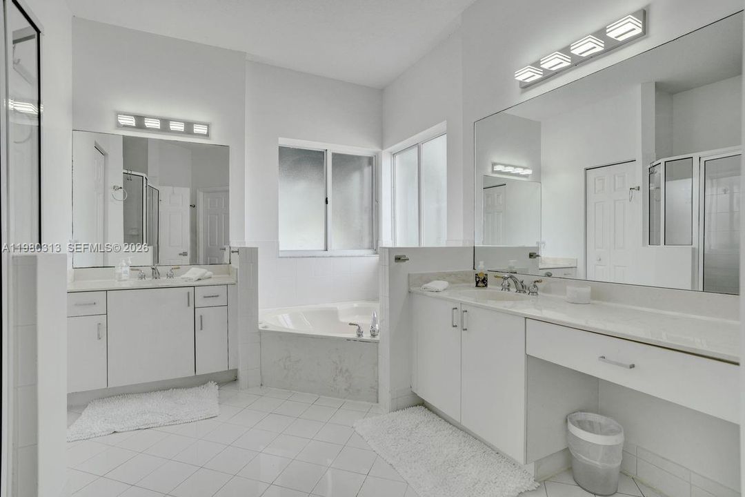 Activo con contrato: $1,575,000 (5 camas, 3 baños, 3052 Pies cuadrados)