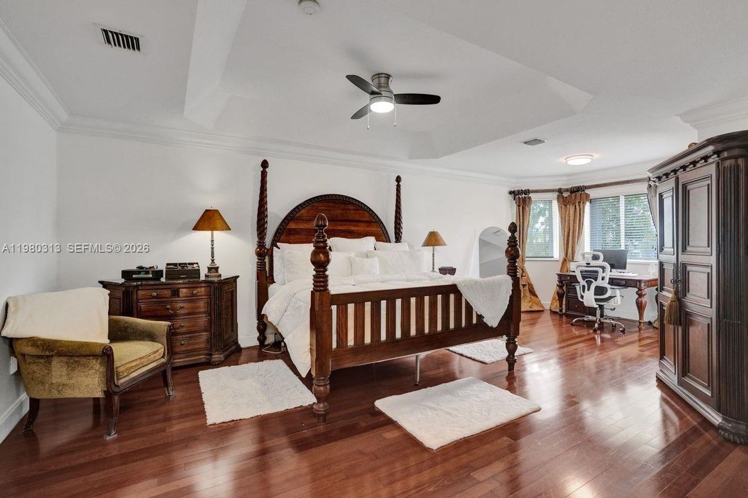 Activo con contrato: $1,575,000 (5 camas, 3 baños, 3052 Pies cuadrados)