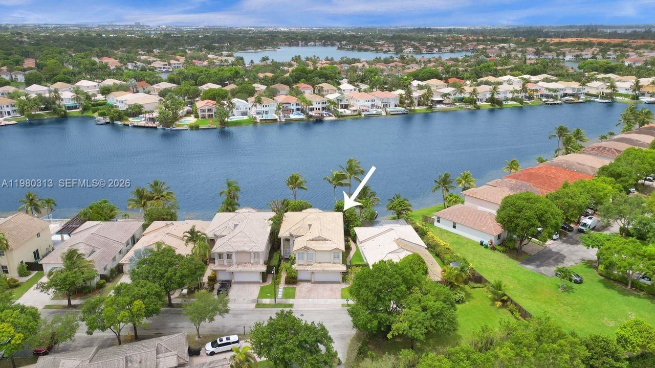 Activo con contrato: $1,575,000 (5 camas, 3 baños, 3052 Pies cuadrados)