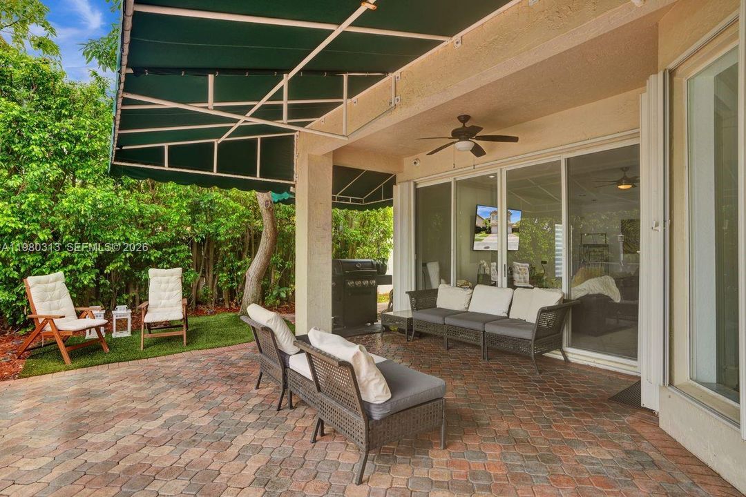 Activo con contrato: $1,575,000 (5 camas, 3 baños, 3052 Pies cuadrados)