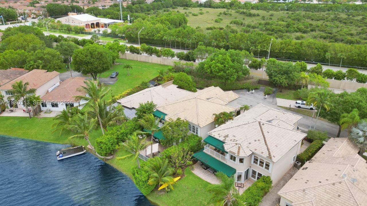 Activo con contrato: $1,575,000 (5 camas, 3 baños, 3052 Pies cuadrados)