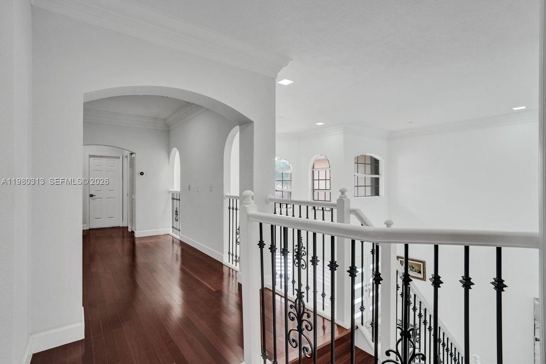 Activo con contrato: $1,575,000 (5 camas, 3 baños, 3052 Pies cuadrados)