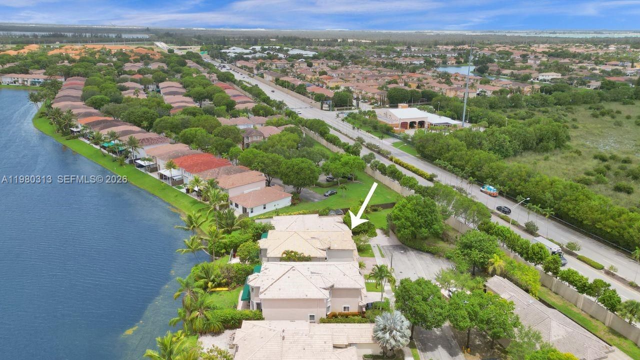 Activo con contrato: $1,575,000 (5 camas, 3 baños, 3052 Pies cuadrados)