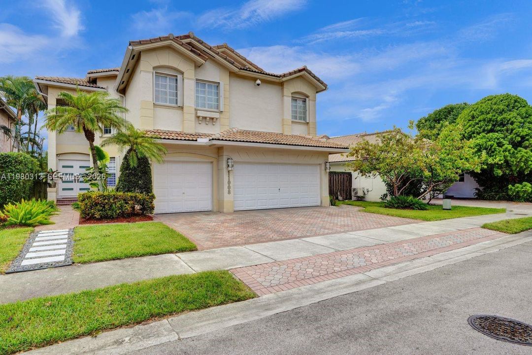 Activo con contrato: $1,575,000 (5 camas, 3 baños, 3052 Pies cuadrados)