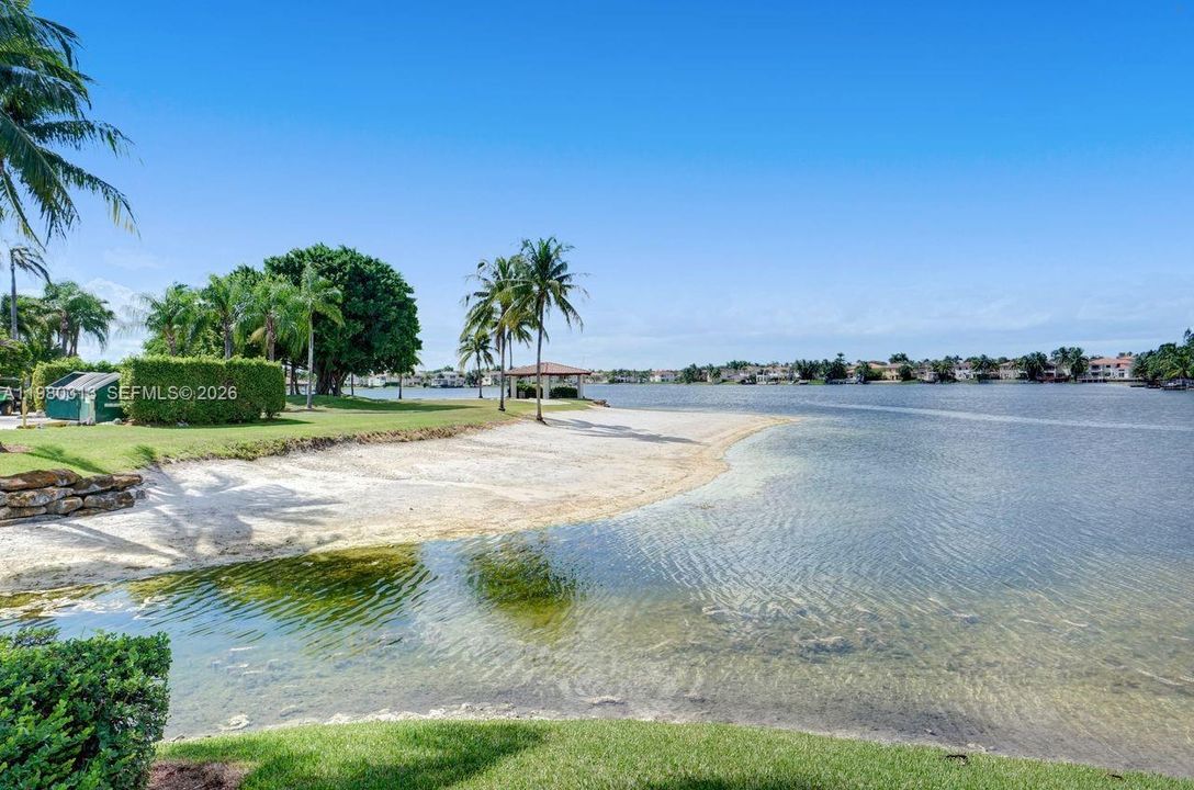 Activo con contrato: $1,575,000 (5 camas, 3 baños, 3052 Pies cuadrados)