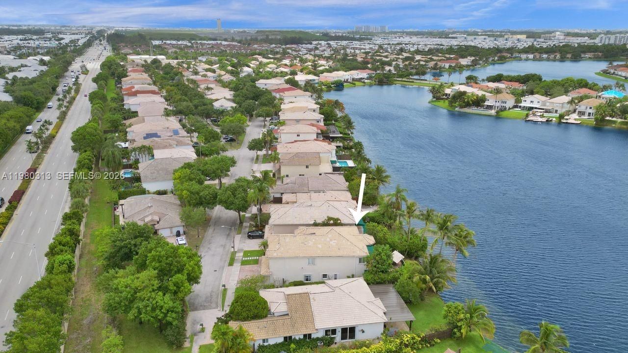 Activo con contrato: $1,575,000 (5 camas, 3 baños, 3052 Pies cuadrados)