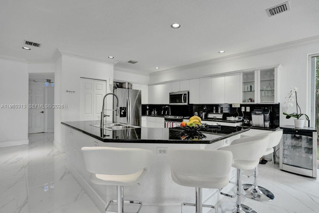 Activo con contrato: $1,575,000 (5 camas, 3 baños, 3052 Pies cuadrados)