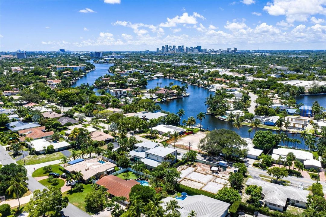 For Sale: $3,990,000 (5 beds, 5 baths, 4325 Square Feet)