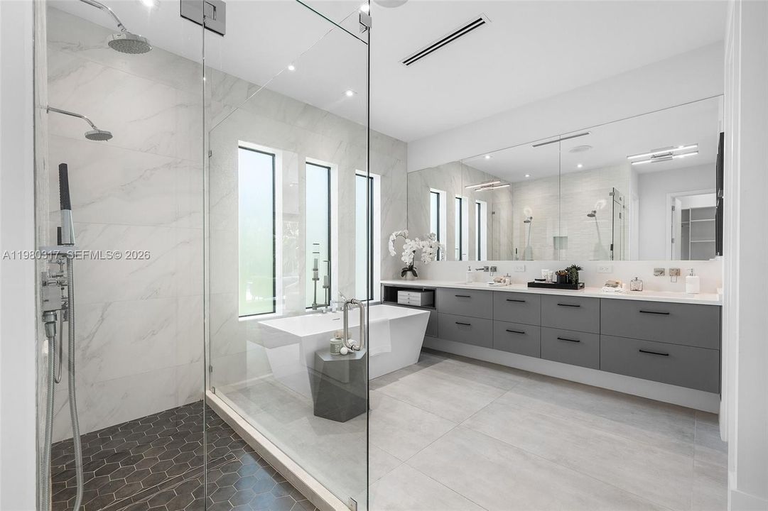 For Sale: $3,990,000 (5 beds, 5 baths, 4325 Square Feet)