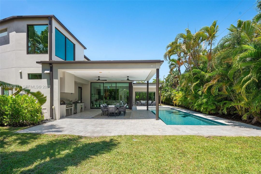 For Sale: $3,990,000 (5 beds, 5 baths, 4325 Square Feet)