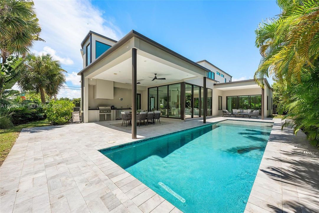 For Sale: $3,990,000 (5 beds, 5 baths, 4325 Square Feet)