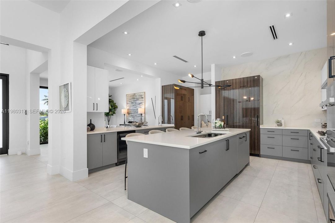 For Sale: $3,990,000 (5 beds, 5 baths, 4325 Square Feet)