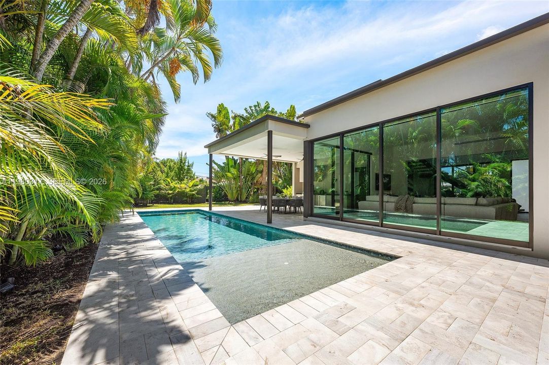 For Sale: $3,990,000 (5 beds, 5 baths, 4325 Square Feet)