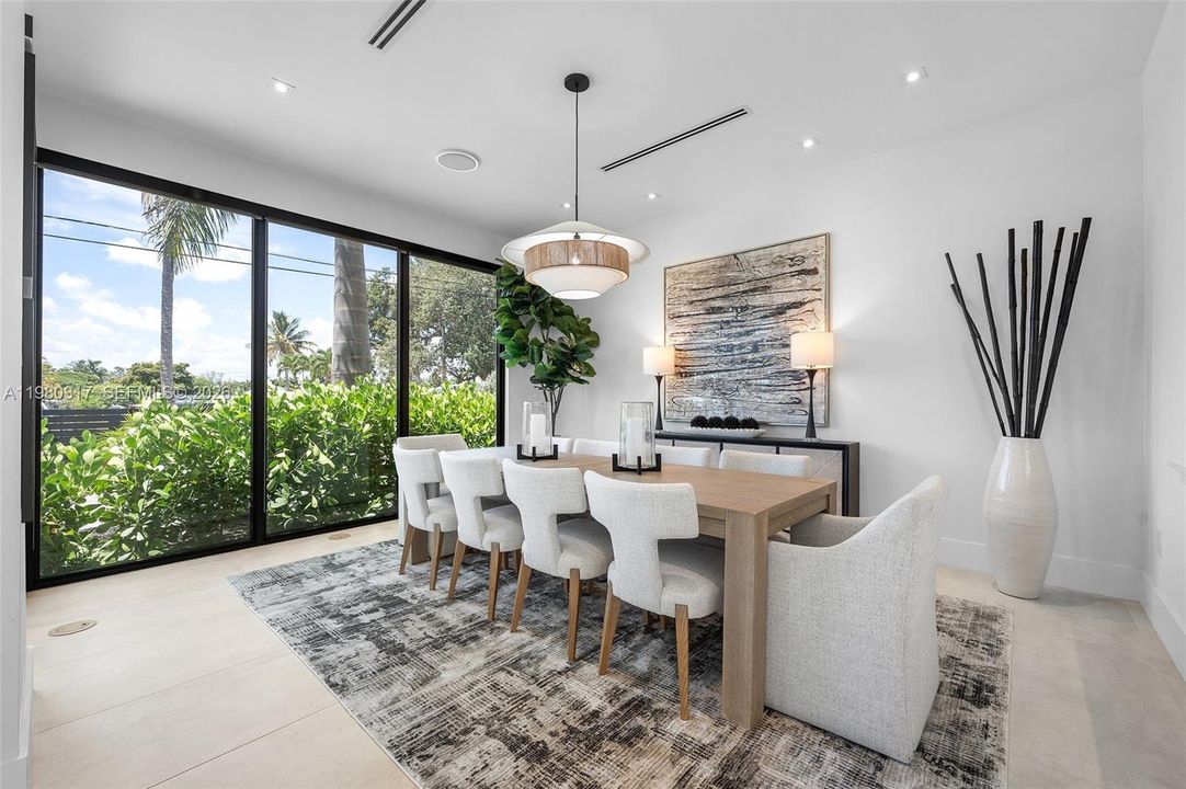 For Sale: $3,990,000 (5 beds, 5 baths, 4325 Square Feet)