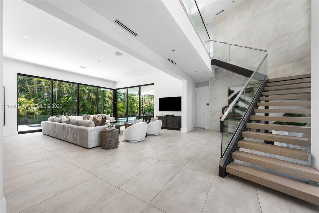 For Sale: $3,990,000 (5 beds, 5 baths, 4325 Square Feet)