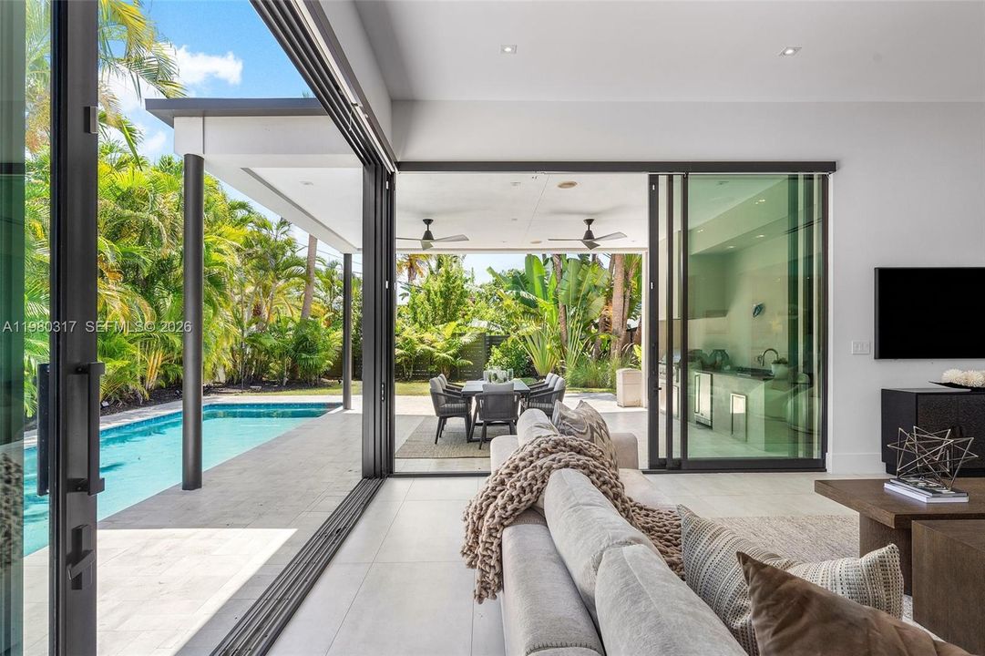 For Sale: $3,990,000 (5 beds, 5 baths, 4325 Square Feet)