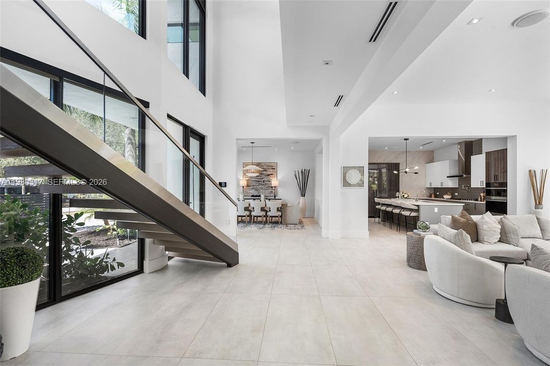 For Sale: $3,990,000 (5 beds, 5 baths, 4325 Square Feet)