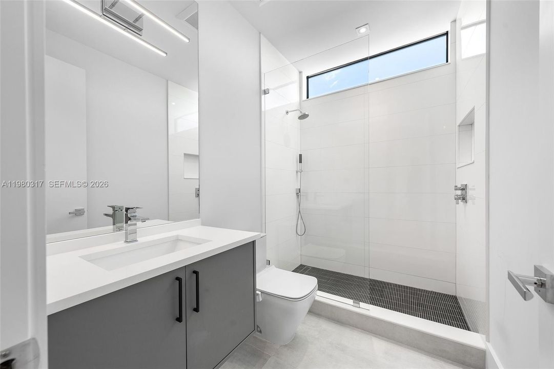 For Sale: $3,990,000 (5 beds, 5 baths, 4325 Square Feet)