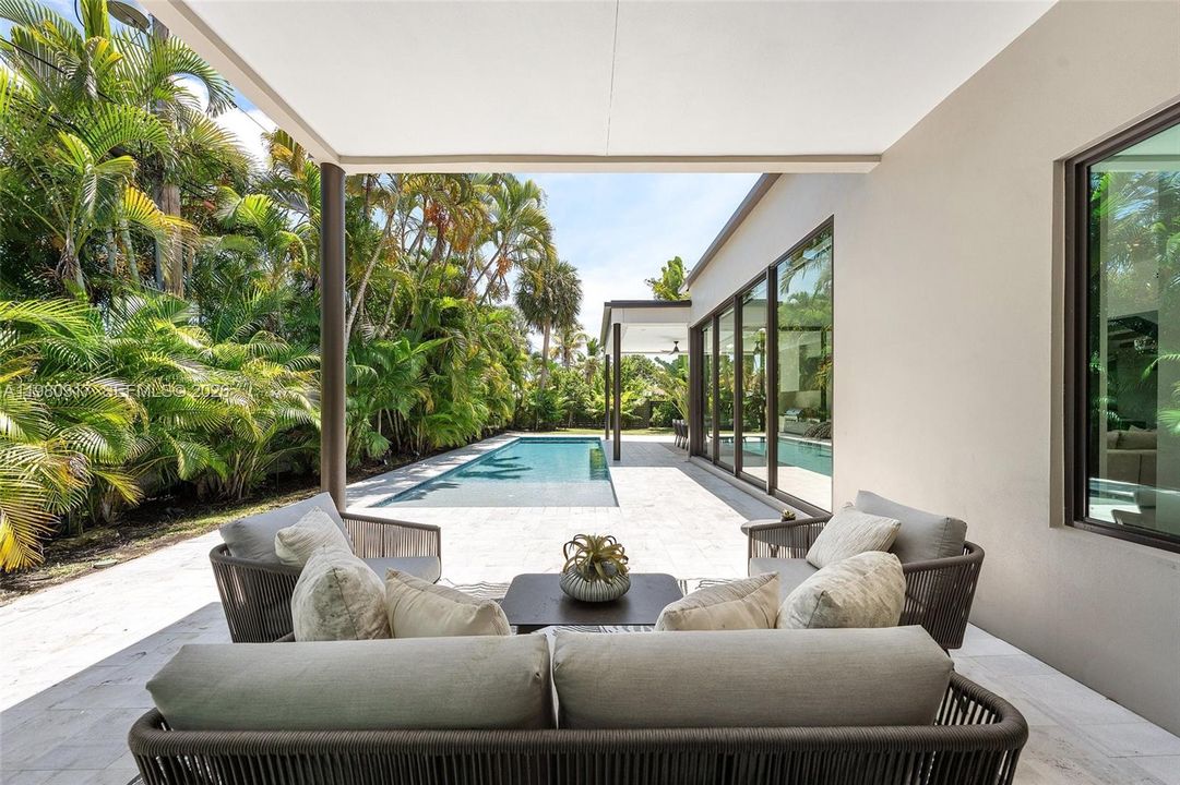 For Sale: $3,990,000 (5 beds, 5 baths, 4325 Square Feet)