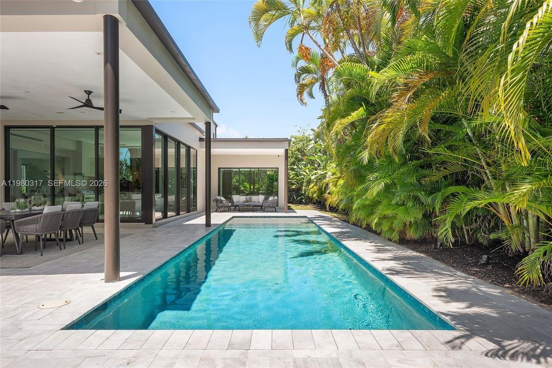 For Sale: $3,990,000 (5 beds, 5 baths, 4325 Square Feet)