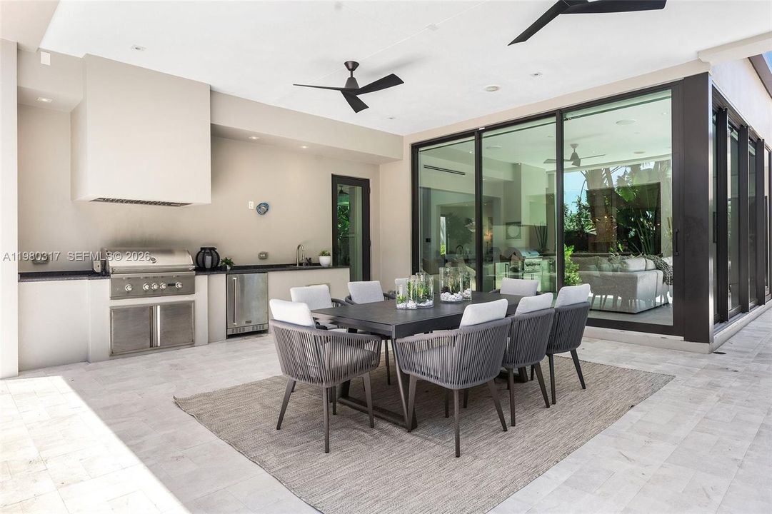 For Sale: $3,990,000 (5 beds, 5 baths, 4325 Square Feet)