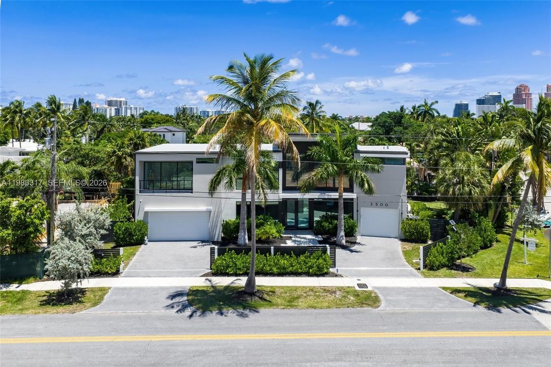 For Sale: $3,990,000 (5 beds, 5 baths, 4325 Square Feet)