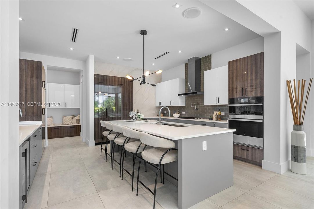 For Sale: $3,990,000 (5 beds, 5 baths, 4325 Square Feet)