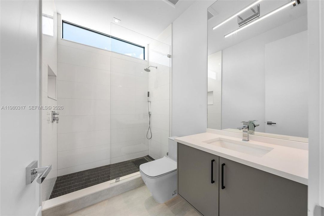 For Sale: $3,990,000 (5 beds, 5 baths, 4325 Square Feet)