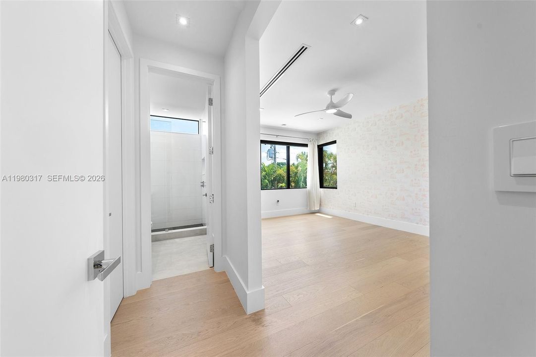 For Sale: $3,990,000 (5 beds, 5 baths, 4325 Square Feet)