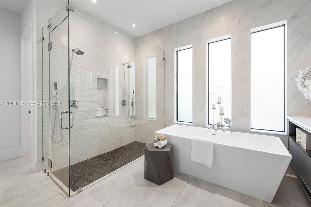 For Sale: $3,990,000 (5 beds, 5 baths, 4325 Square Feet)