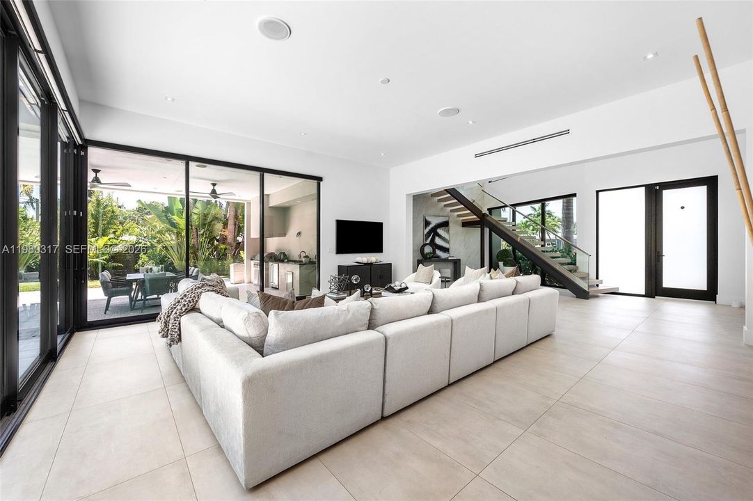 For Sale: $3,990,000 (5 beds, 5 baths, 4325 Square Feet)