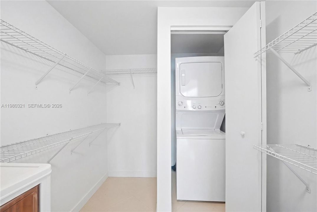 En Venta: $430,000 (1 camas, 1 baños, 721 Pies cuadrados)