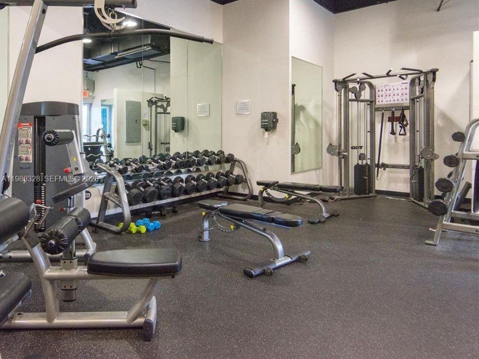 Activo con contrato: $8,500 (3 camas, 2 baños, 2090 Pies cuadrados)